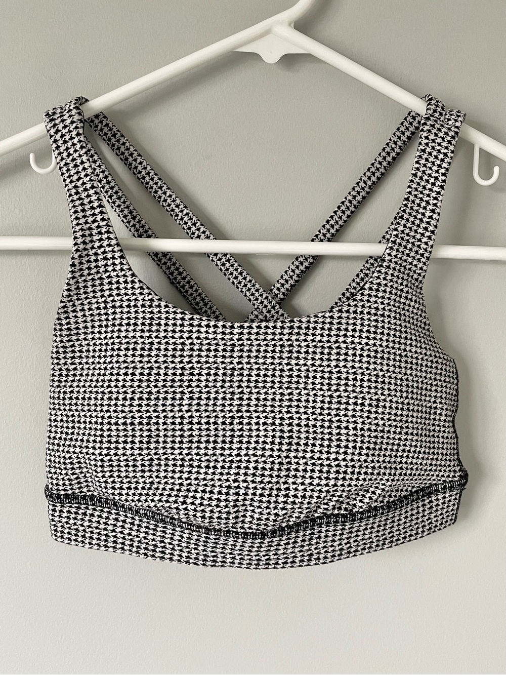 Lululemon Energy Bra Houndstooth Black and White Strappy Back Womens 2 EUC 48$